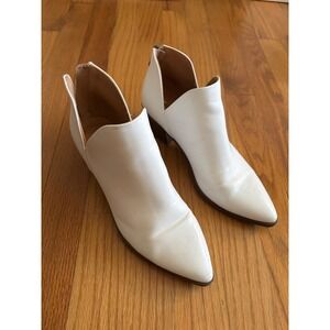Indigo Rd White Faux Leather V-Cut Pointed Toe Ankle Booties Size 7.5M